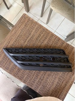 Title: OEM 2016-2018 Honda Pilot Front Left Bumper Garnish Trim Black 71107-TG7-A10