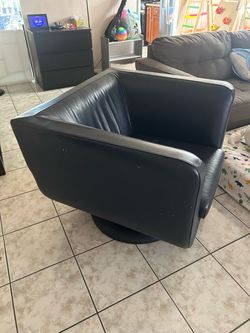 Black Leather Swivel Club Chair