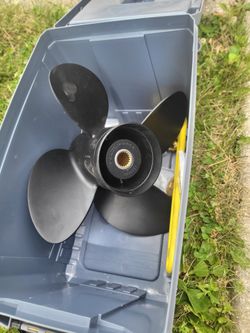 Outboard propeller for boat