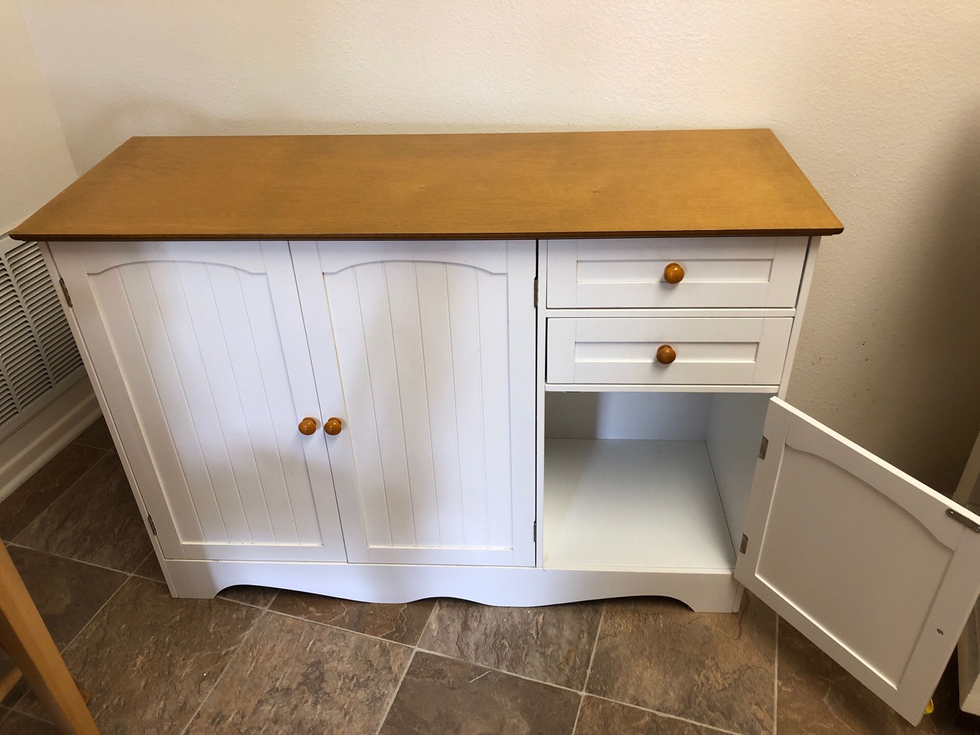 Kitchen storage cabinet