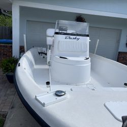 2009 17’ Dusky Center Console