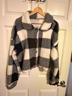 Women’s XL Black & White Buffalo Plaid Sherpa Button-Front Jacket
