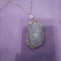 Beautiful Natural quartz stone Necklace W gold chain 