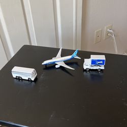 Boeing 787 model and play set
