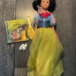 Walt Disney's Snow White Doll & The Seven Dwarfs Mattel Model 7783 Year 1992 W/ 12 Stickers