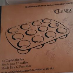 NEW never used Pampered Chef 12 Cup Muffin Pan