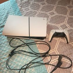 PlayStation 5 (PS5) – Excellent Condition – Barely Used – White and Black