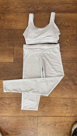 Alo Yoga Sports Bra and Leggings Set