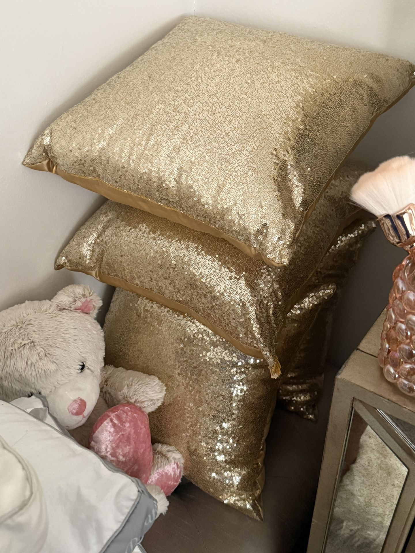 4 Gold Pillows