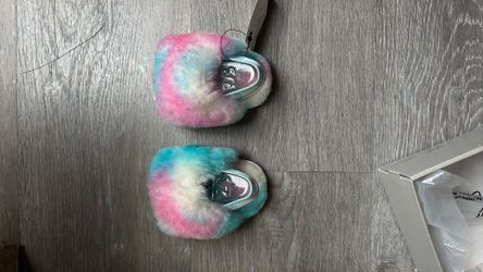 UGG FLUFF YEAH PRIDE Size:02/03