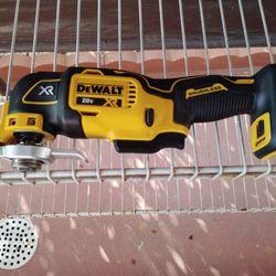 DeWalt Oscillating Multi Tool With All The Blades
