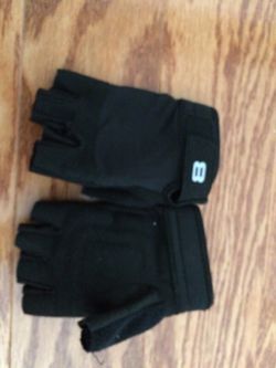 Layer 8 weight lifting gloves