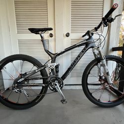 2010 Trek Top Fuel 9.8 Mountain Bike