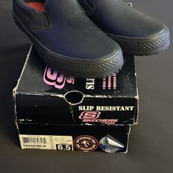 Women’s Skechers Slip Resistant Slip On’s Shoes - Size 6.5 