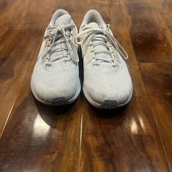 Nike Pegasus 40, Size 9 1/2 men’s Shoes