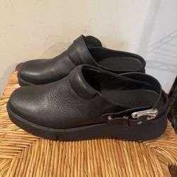 AEROSOLES Black Leather Mules Size 10