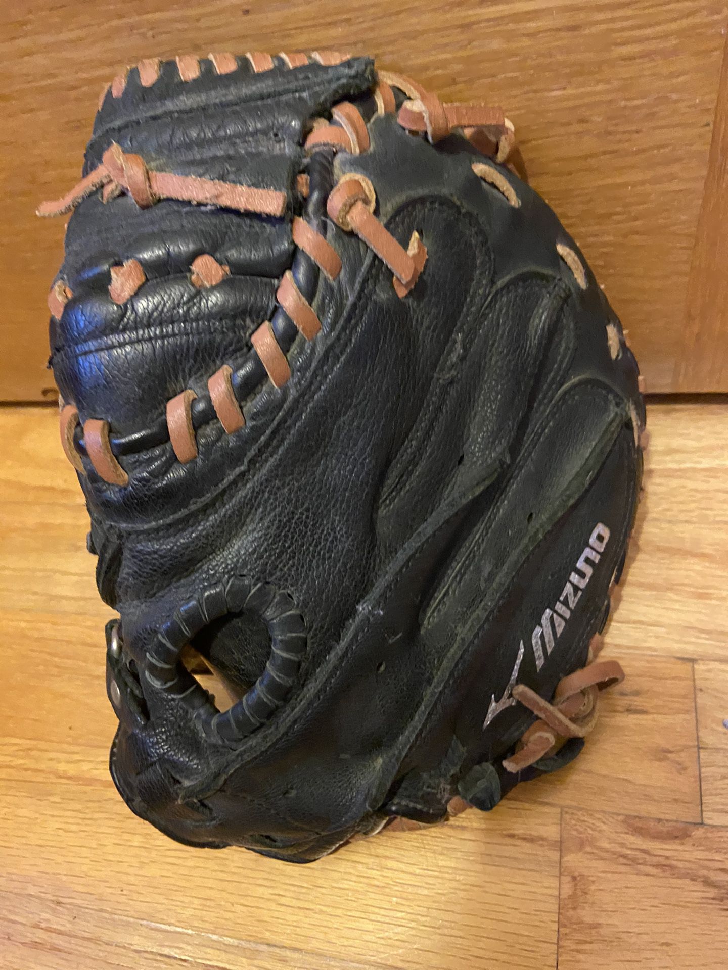 Mizuno lefty youth catchers mitt glove
