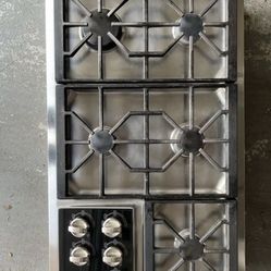 Wolf Gas/Electric Cooktop 5 burner