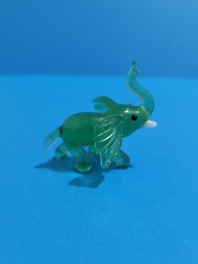 Hand Blown Glass Figurine Collectibles Handmade Miniature Elephant Green.