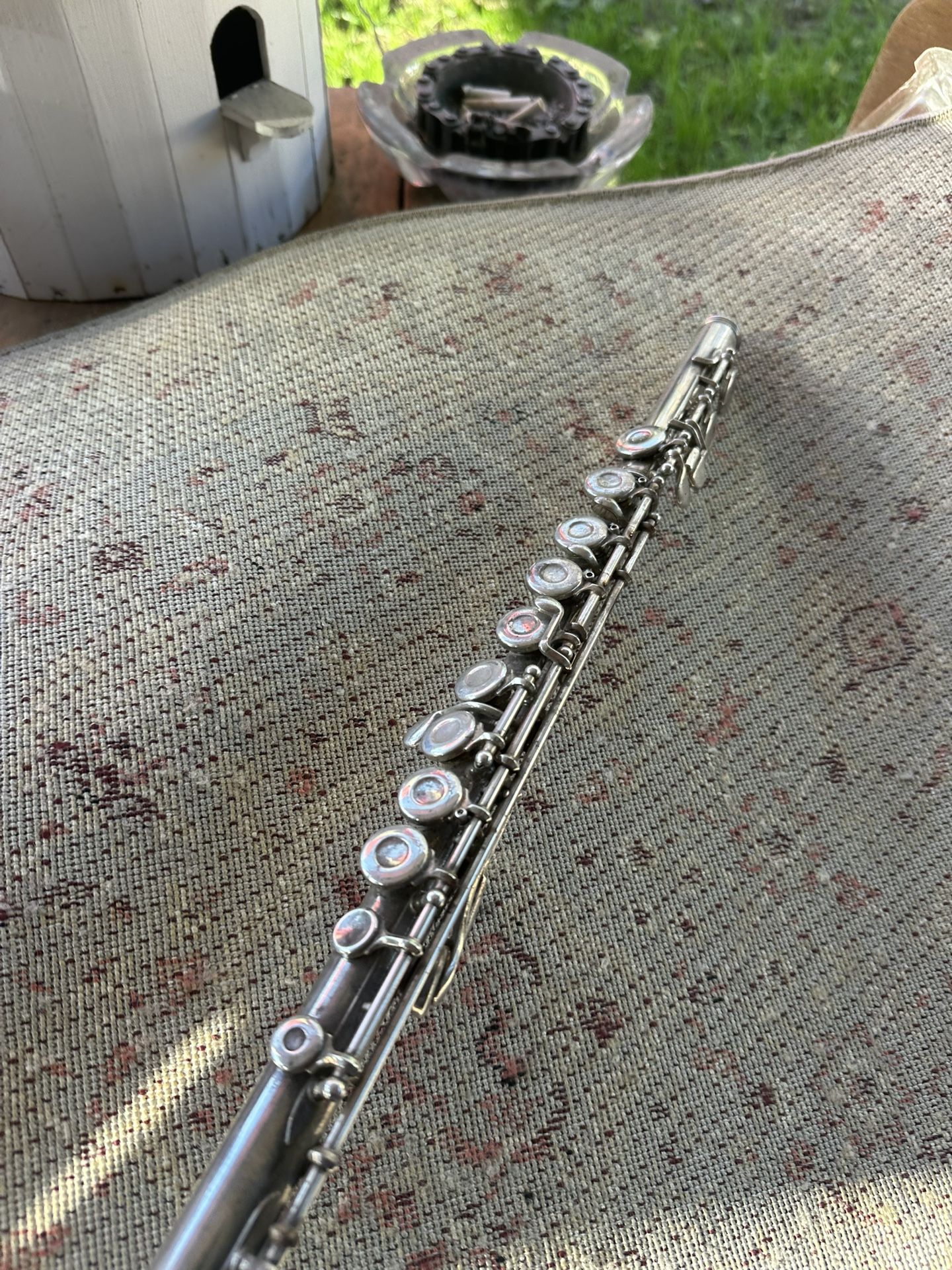Armstrong 104 flute is a popular, durable, silver-plated student model known for its quality construction, crisp sound, and comfortable offset G key