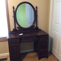Dressing Table With Mirror