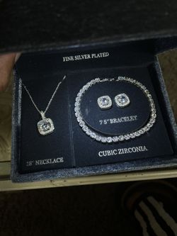 Women’s Jewelry Earrings Necklace Bracelet Set 