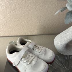 Size 2 Wide Shoes Boys/ Girls. White. Used Once.