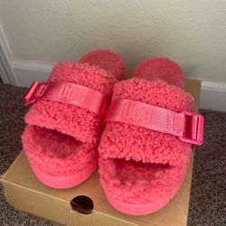 Women’s Uggs Fluffita In HOT PINK