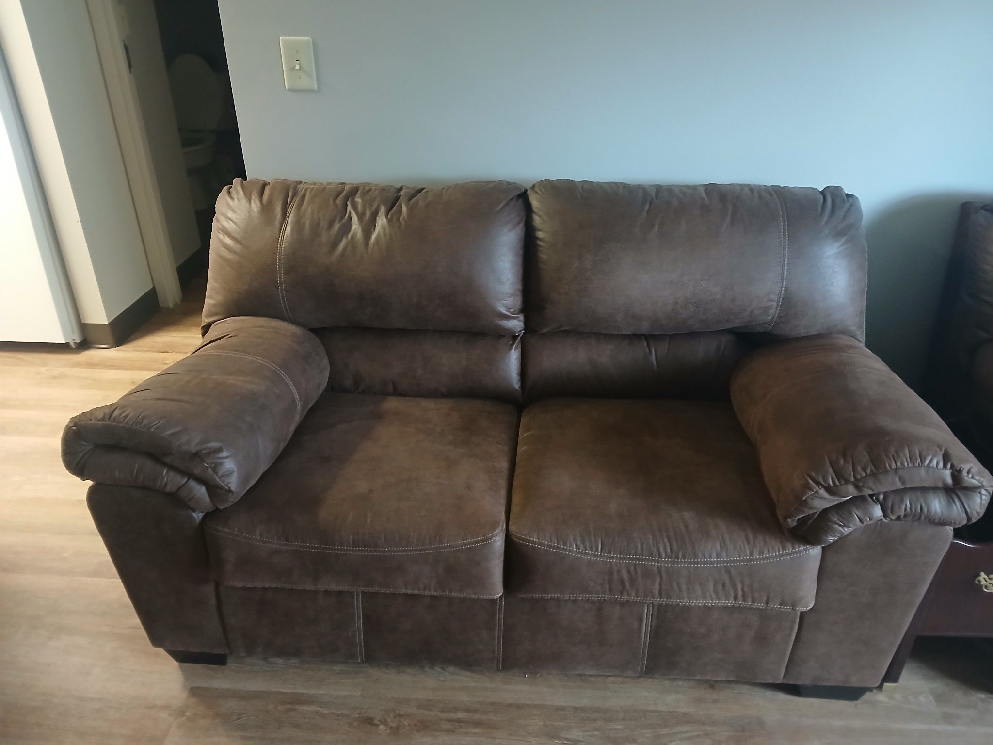 Like New!!!!! Nice couch set