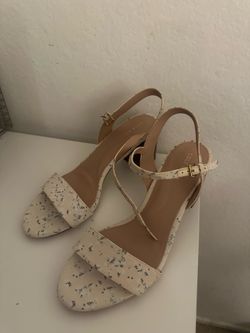 Brand new Cole Han block sandal heels sz 9