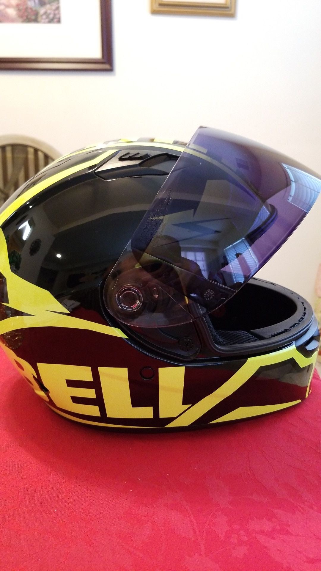 BELL Helmet, Size M