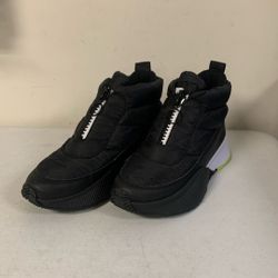 Sorel Women’s Out N About lll Puffy Zip Boots. Sz 8.5. Black./ White. 