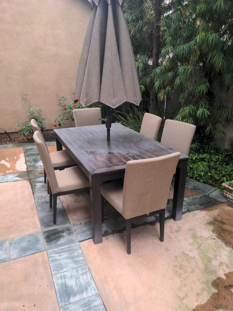 Patio Dining Set With Umbrella