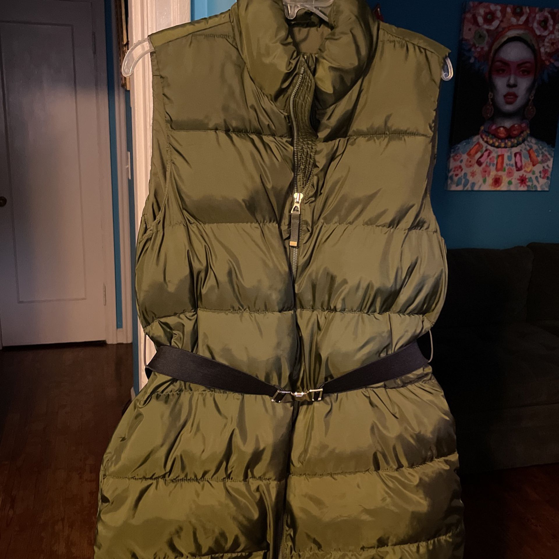 Large Gap Puffer Vest With Belt 