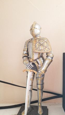 Knight figurine statue - lots of detail!