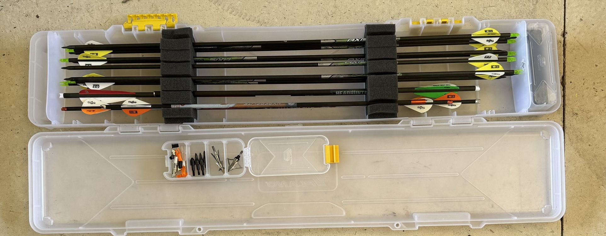Arrows, Tips, And Arrows Holder