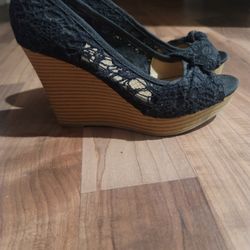 American Eagle Black Lace Wedges Size 6