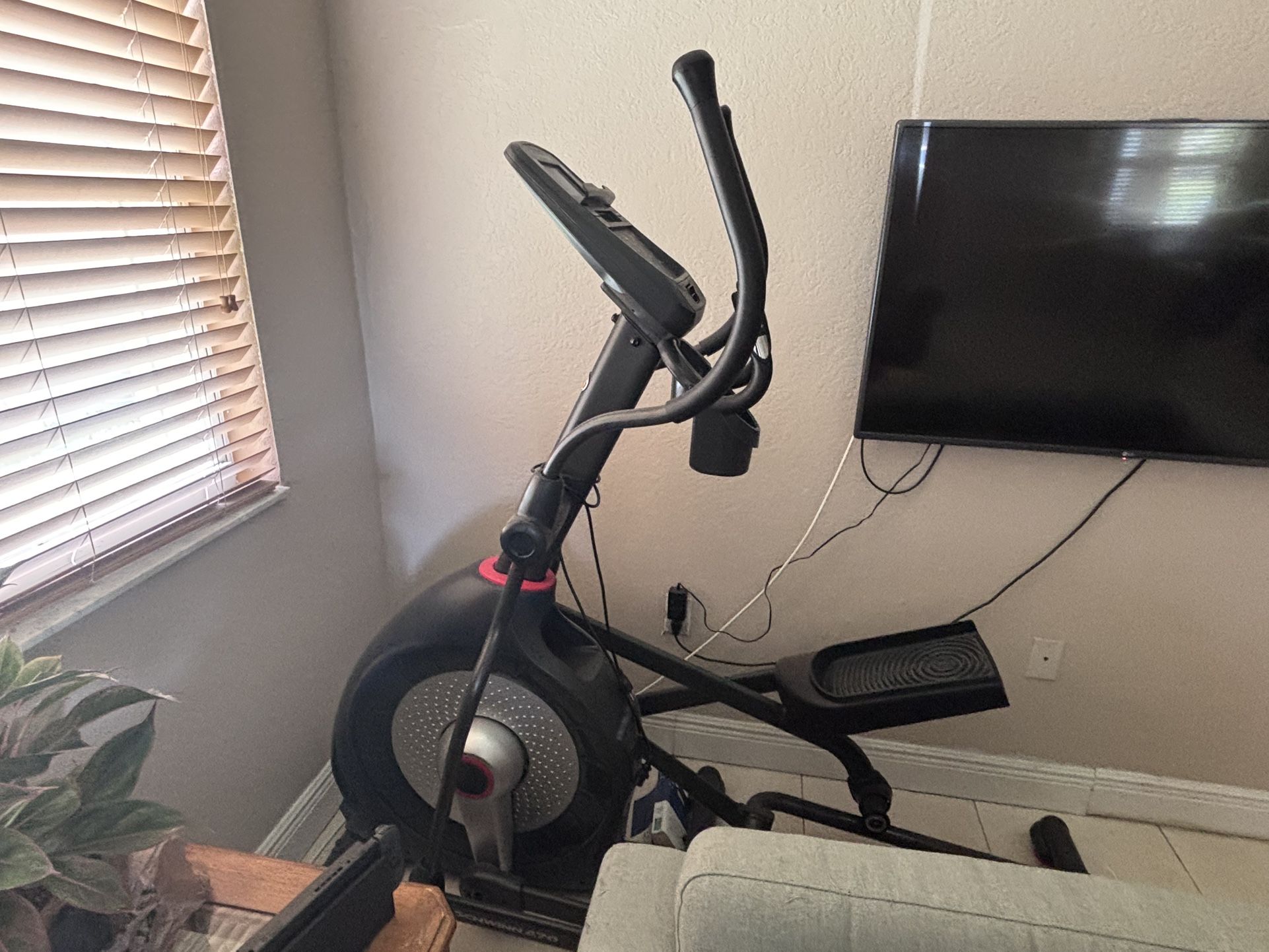 Schwinn 470 Elliptical