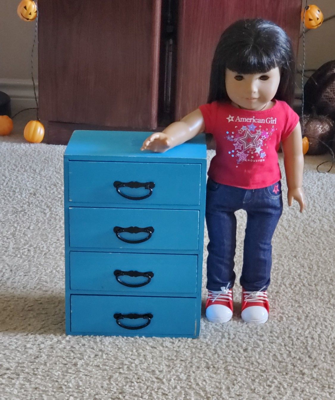 Doll dresser