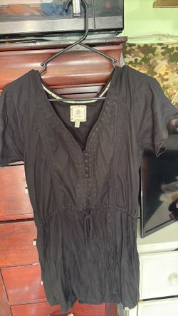LOWERED AGAIN.       Woman’s shorts outfit size medium