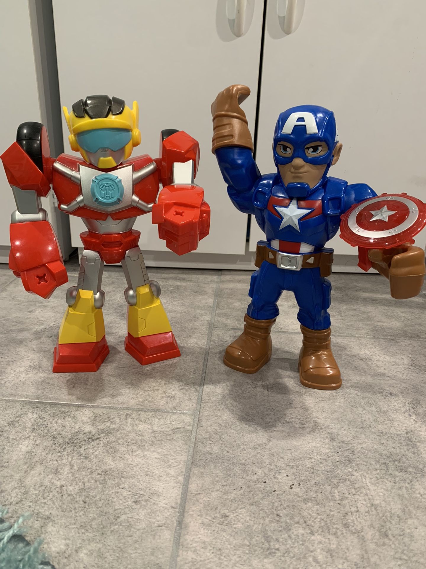 Large Captain America And Robot Set