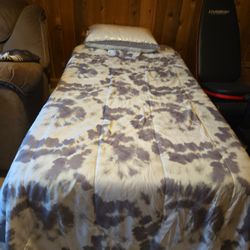 Twin Bed, New