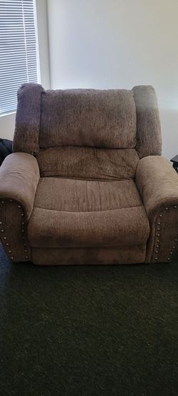 Oversized recliner for FREE!