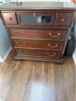 Dresser
