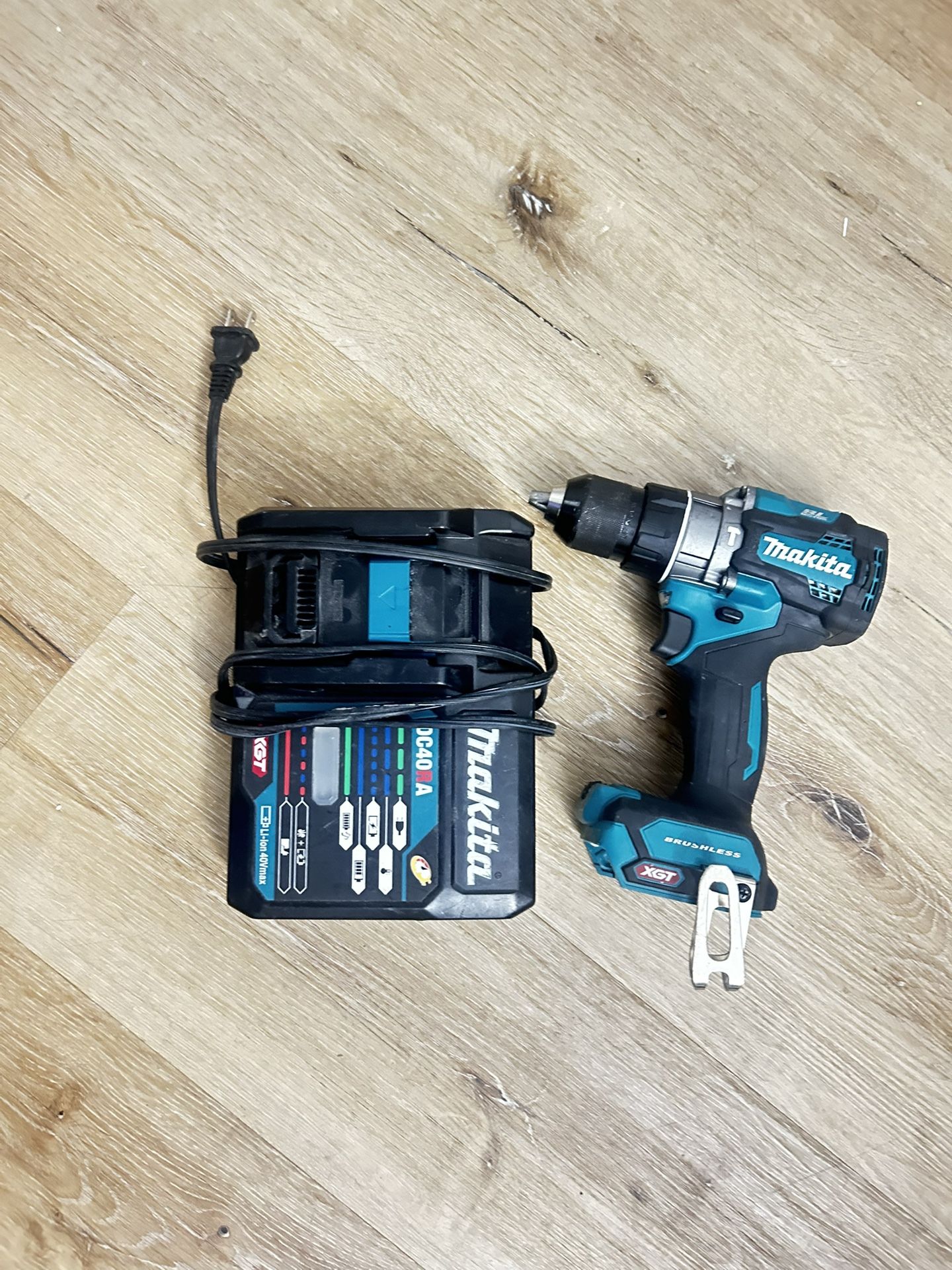 Makita Drill XGT and Charger - 40V Max Xgt. Rapid New