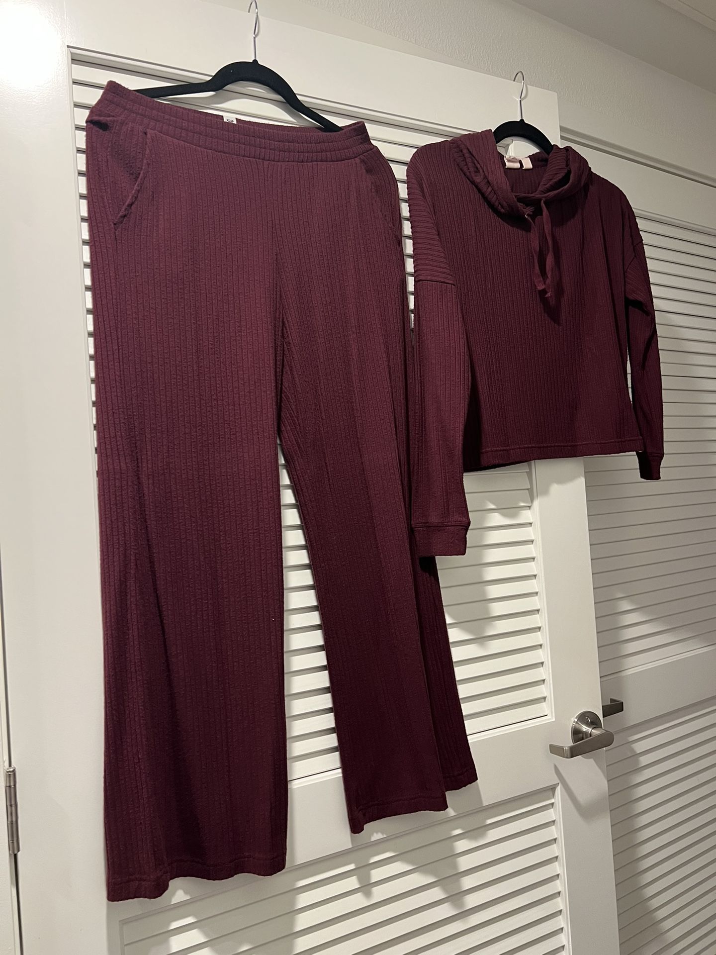 Women’s Roxy Outfit Medium