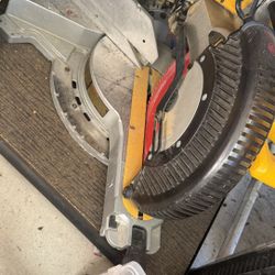 Dewalt 12” Sliding. Miter Saw