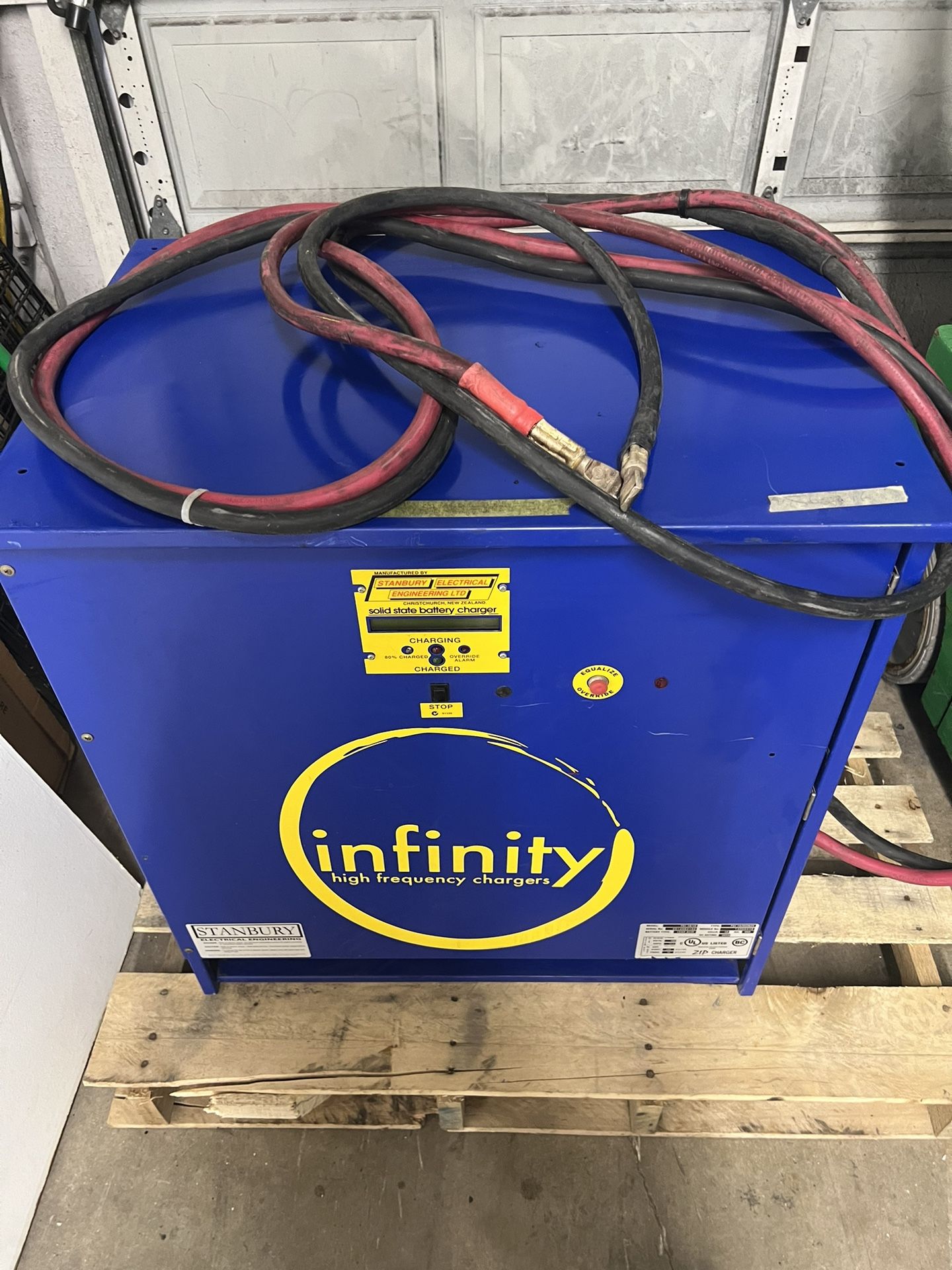 Infinity High Frequency Forklift Lift DC Charger for Lead Acid 210A PEI18/8