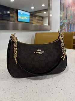 Ladies designer Coach handbag 👜 with box