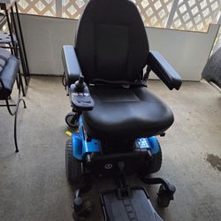 Pride Mobility Quantum J6 Power Chair.